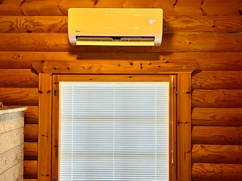 Air conditioner / heat pump.